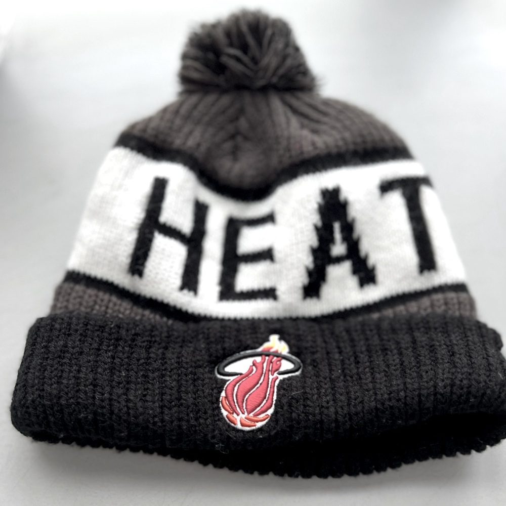 FORTY SEVEN ‘47 Brand classic Miami Heat Beanie / Knit Hat With Pompom.